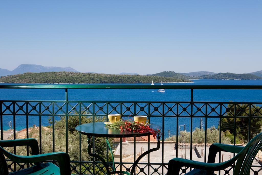 Niriides Nydri (Lefkada) Quarto foto